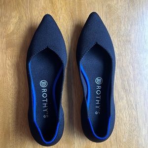 Rothy’s black points